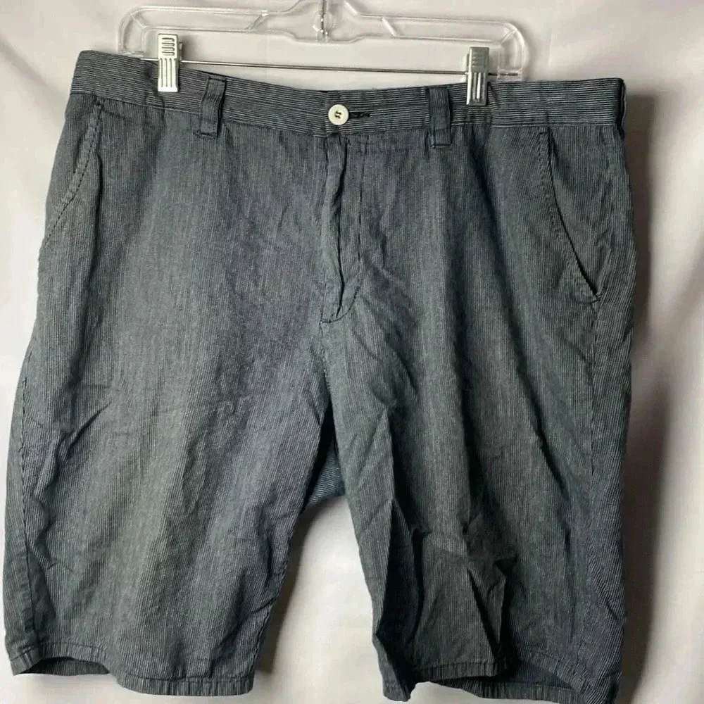 TRAVIS MATHEW SIZE 36 BLACK PIN STRIPE SHORTS 100% COTTON‎ GOOD CLEAN CONDITION